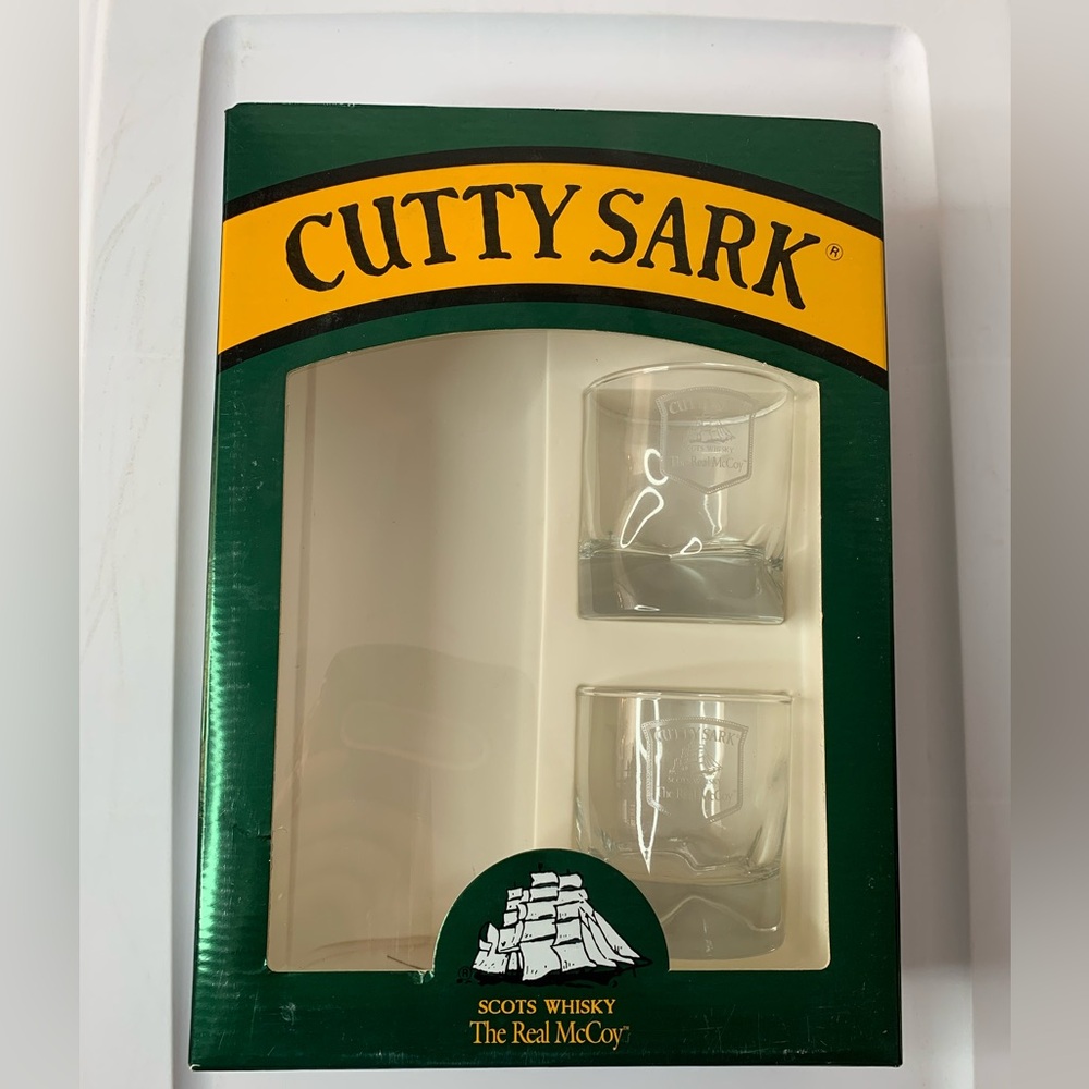 vintage Cutty Sark 2 etched The Real McCoy lowball glasses (original gift box)